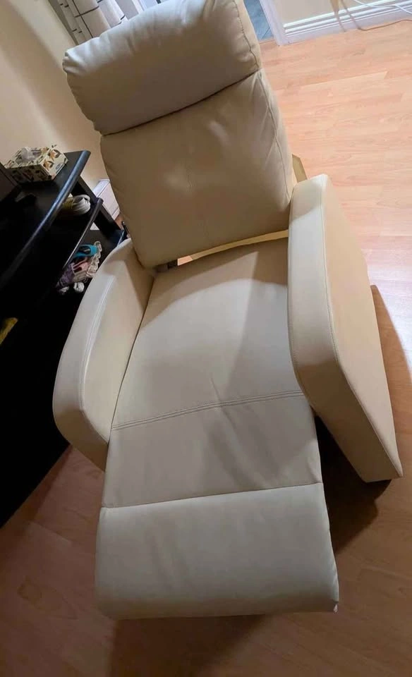 Slim Pushback Recliner - photo 2