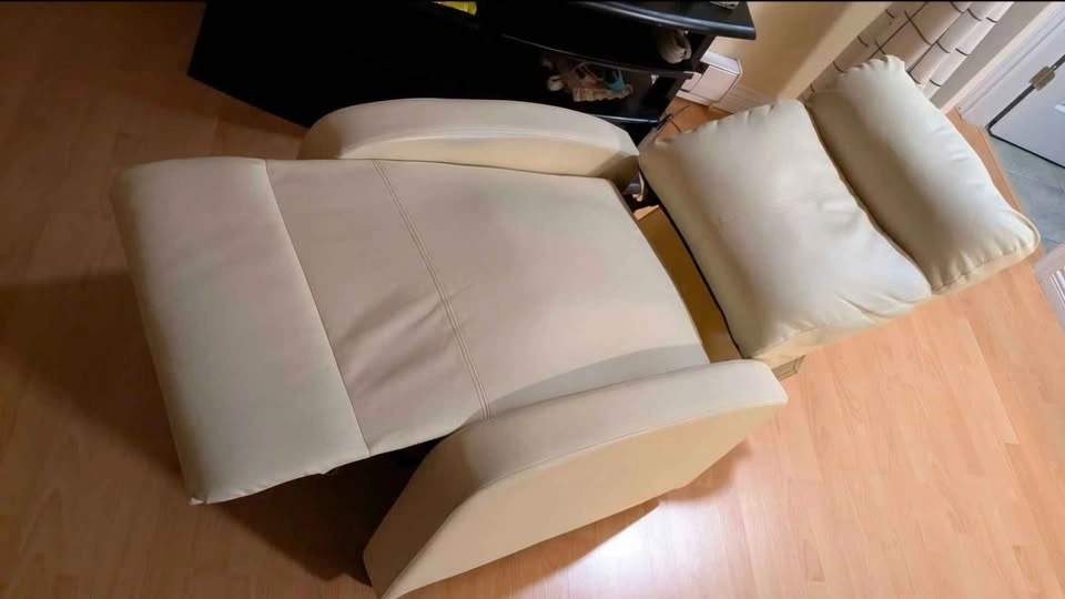 Slim Pushback Recliner - photo 3