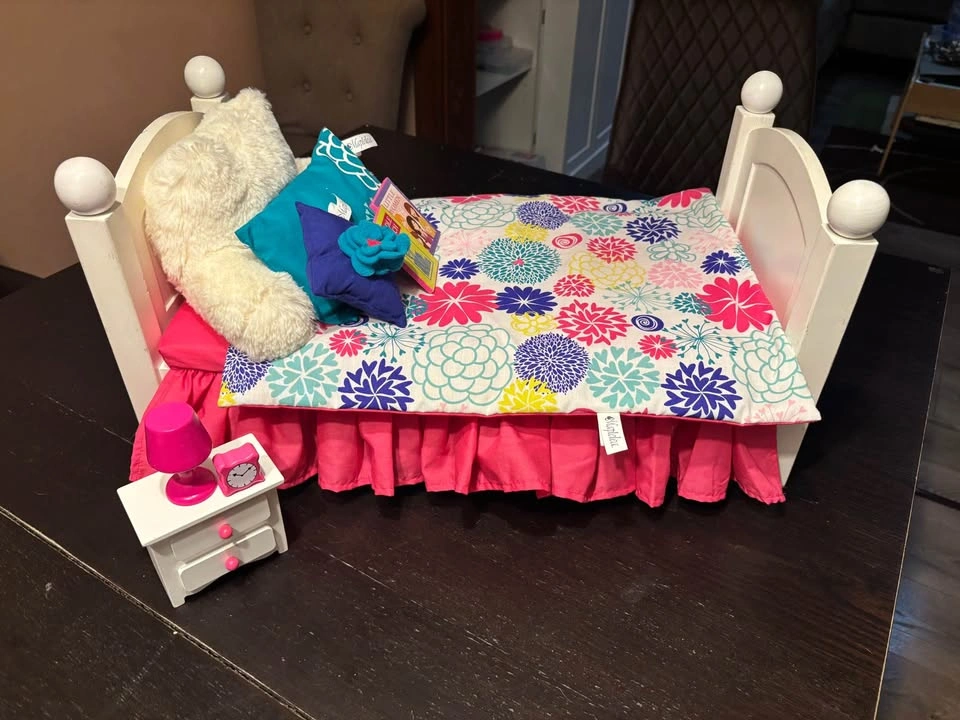 18” Doll Bed and accessories - photo 2