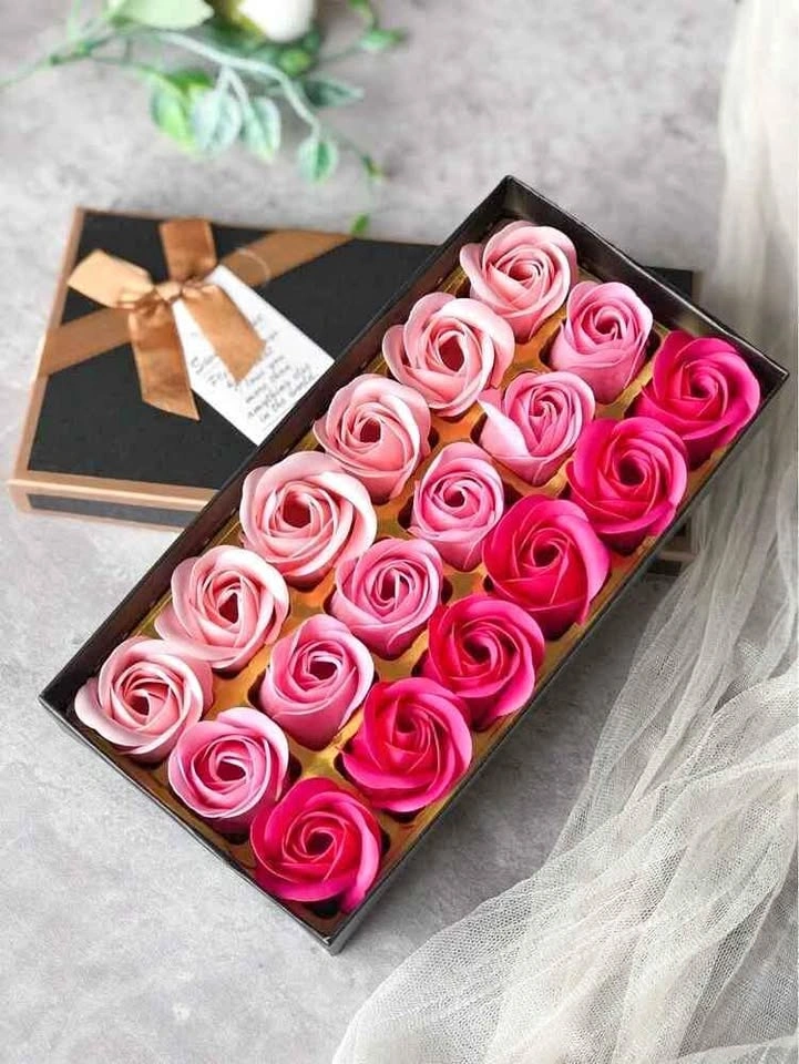 Beautiful Soap Rose Flower Box – 18 Piece Gift Set