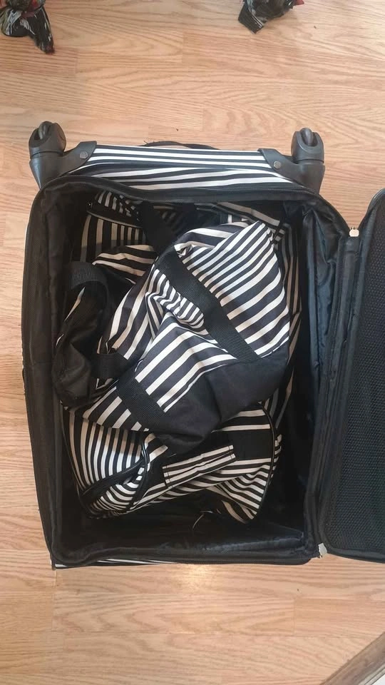 London Fog 3-Piece Black and White Striped Luggage Set - photo 2