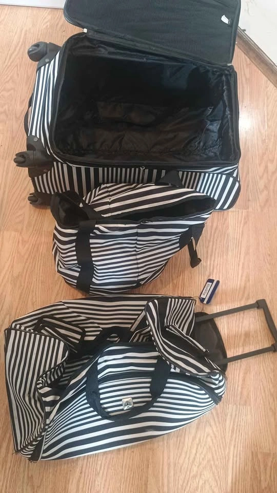 London Fog 3-Piece Black and White Striped Luggage Set - photo 3