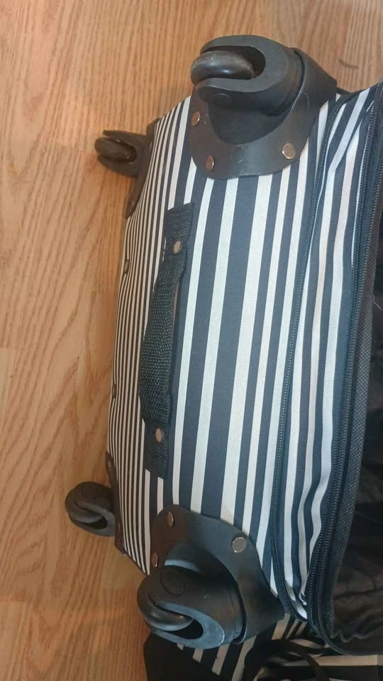 London Fog 3-Piece Black and White Striped Luggage Set - photo 5