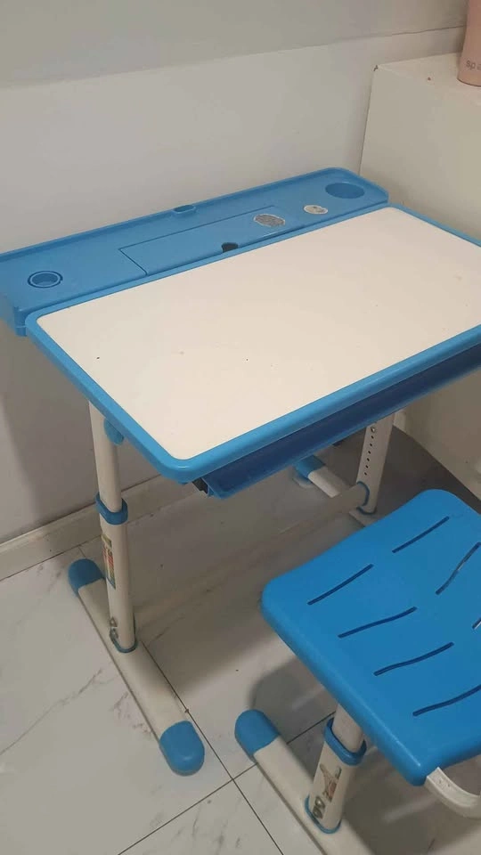 Adjustable Children's Desk and Chair Set - photo 2