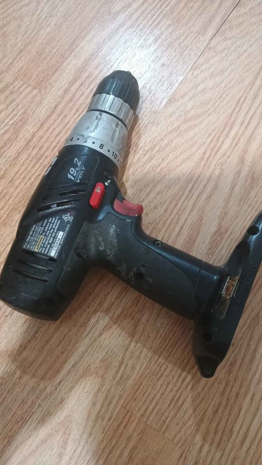 Craftsman Cordless Drill, Work Light & Charger Set – No Battery - photo 2