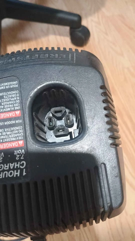 Craftsman 7.2V–24V Battery Charger – Charger Only - photo 3