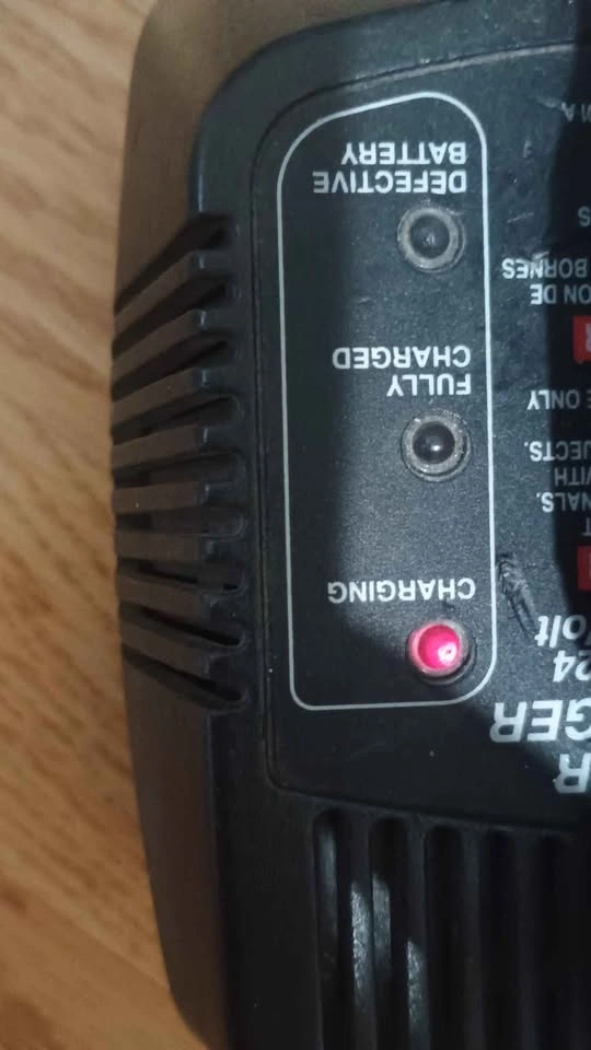 Craftsman 7.2V–24V Battery Charger – Charger Only - photo 4