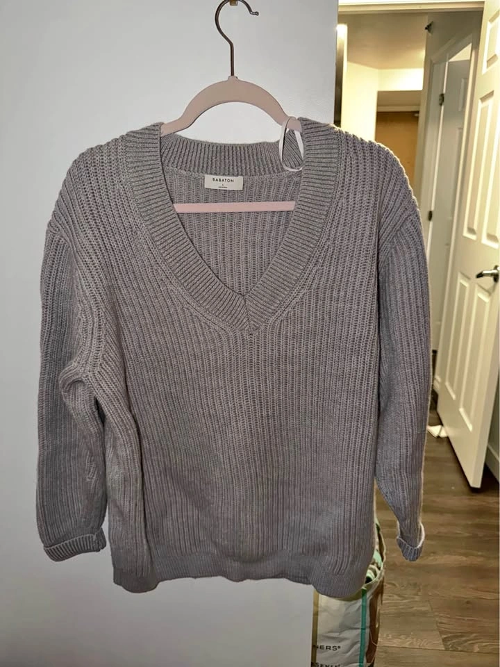 Babaton sweater - L