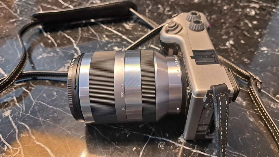 Hasselblad Lunar Kit LF 18-200mm Lens, case, bag, card reader - photo 2