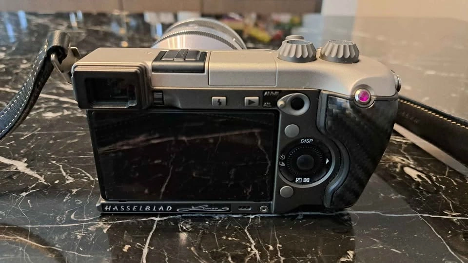 Hasselblad Lunar Kit LF 18-200mm Lens, case, bag, card reader - photo 4