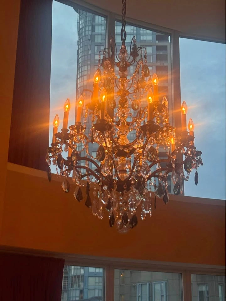 Large 15-Light Crystal Chandelier – Stunning Statement Piece