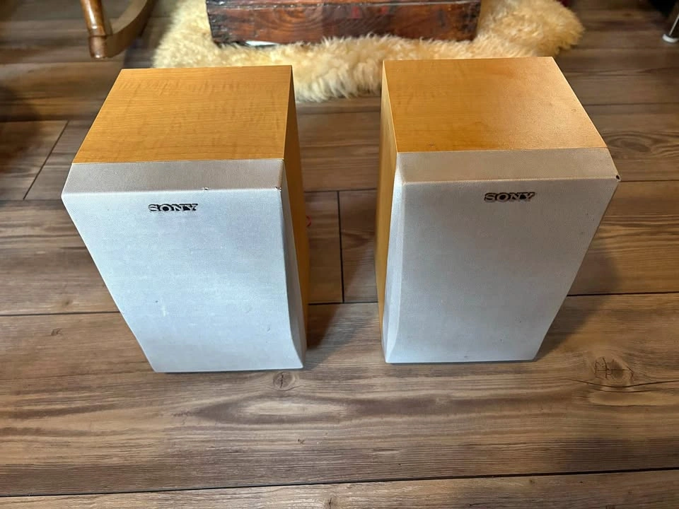 SONY BOOKSHELF SPEAKERS - MODEL SS-CEP30 - WOOD FINISH