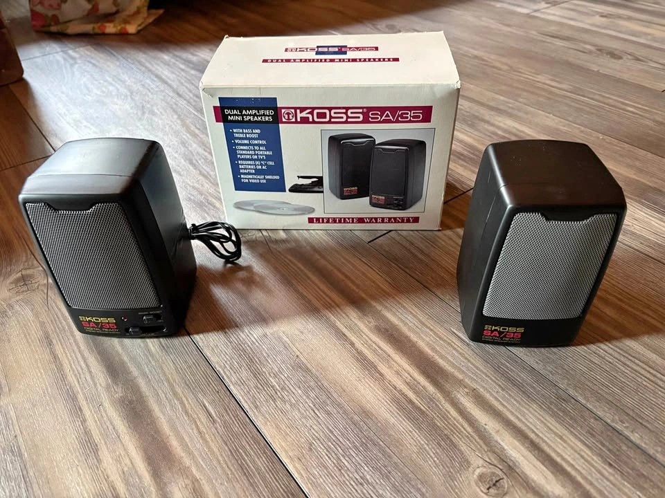 KOSS SA/35 PORTABLE DESKTOP SPEAKERS WITH BASS BOOST