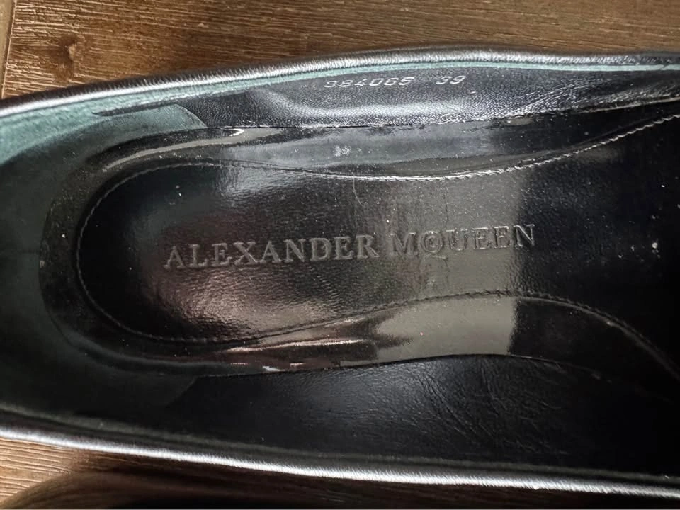 McQueen flats - photo 2