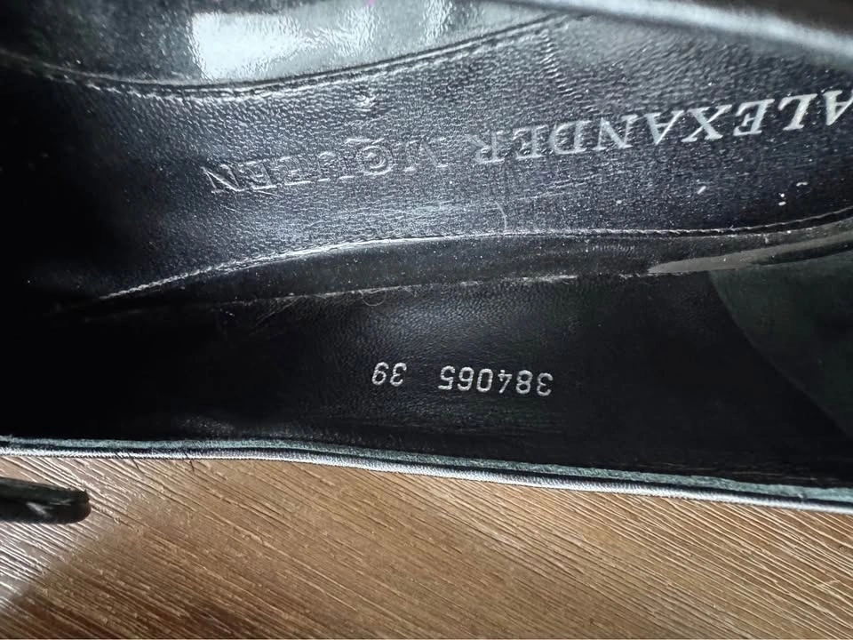 McQueen flats - photo 3