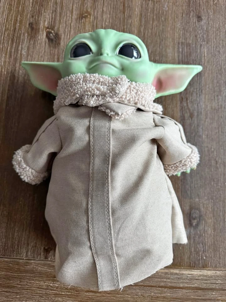 Viral Baby Yoda Toy