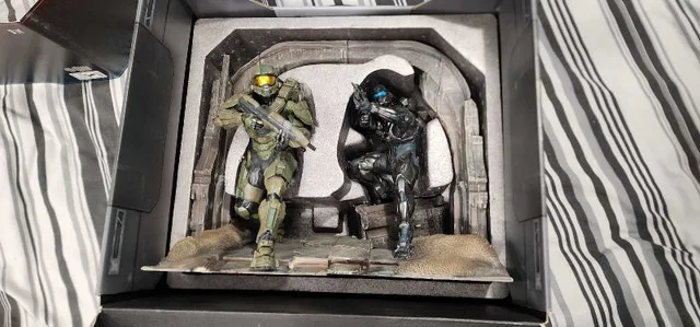 Halo 5 Guardians Collector's Edition - photo 4