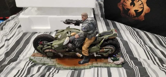 Gears of War 4 Statue - photo 3