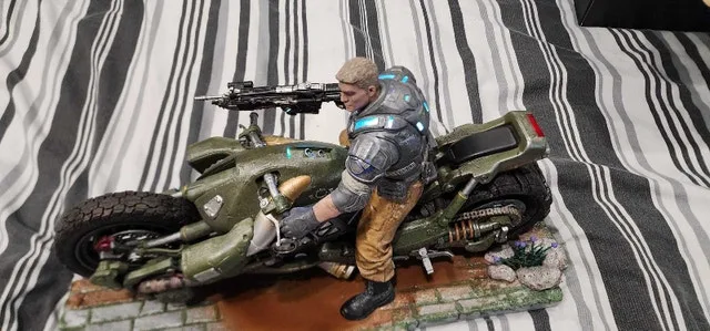 Gears of War 4 Statue - photo 4