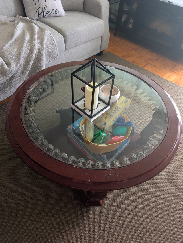 Stunning Round Glass Top Coffee Table - photo 2