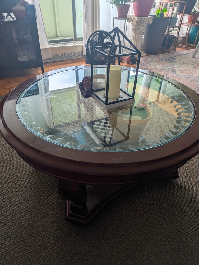 Stunning Round Glass Top Coffee Table - photo 3