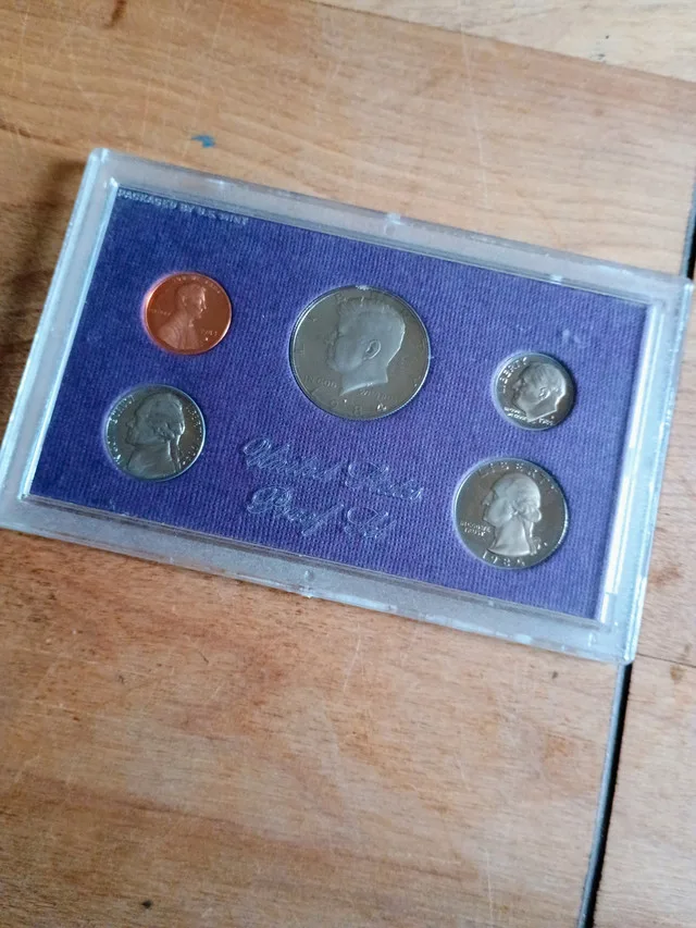 1984 U.S. Mint Proof Set in case thumbnail