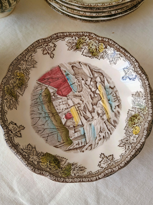5 Friendly Village Teacups and Saucers - photo 3