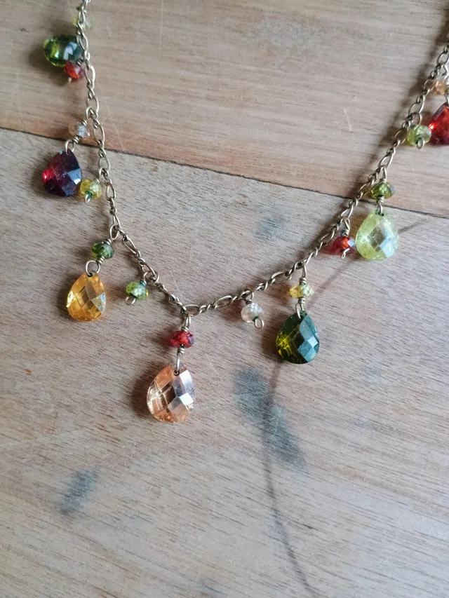 Elegant necklace with semiprecious stones thumbnail