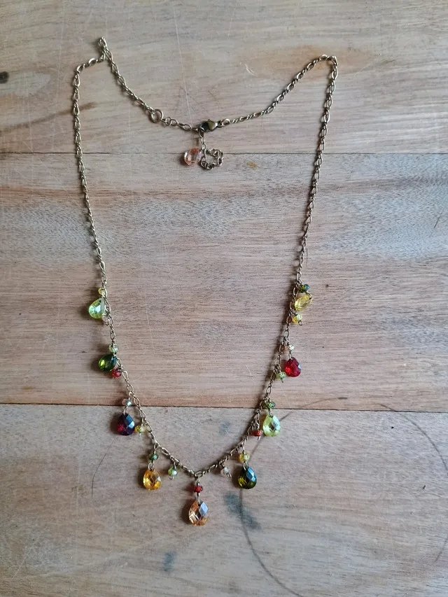 Elegant necklace with semiprecious stones image indicator(2)