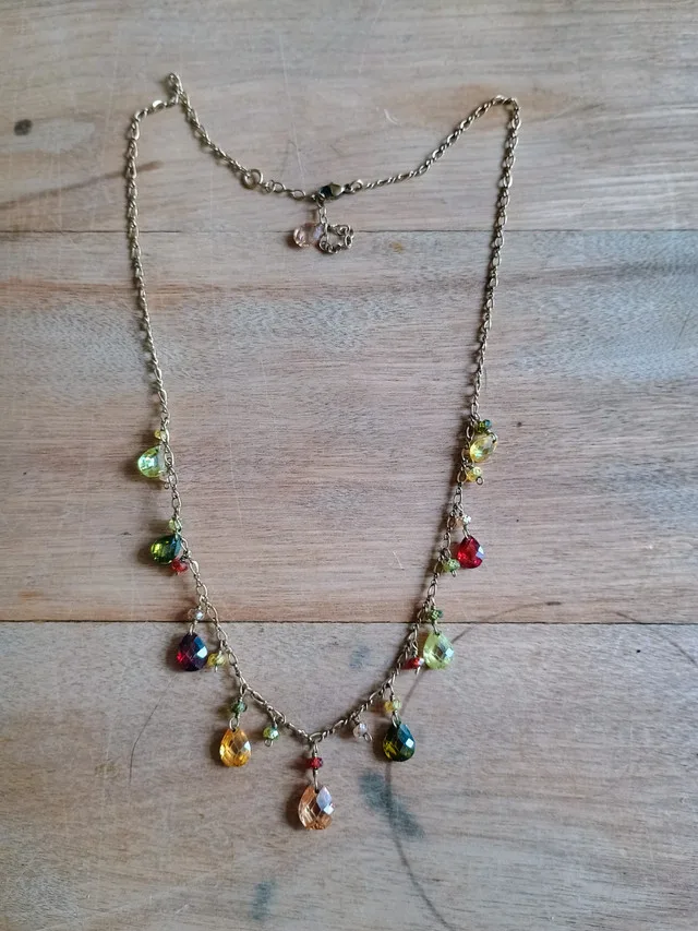 Elegant necklace with semiprecious stones image indicator(4)