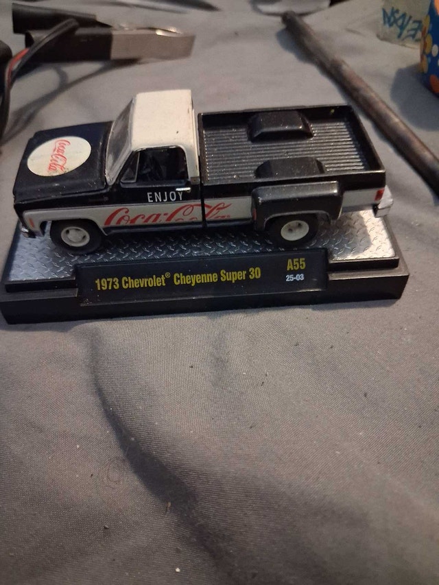 Chevrolet 1973 Cheyenne Super 30 Coca-Cola Diecast Truck