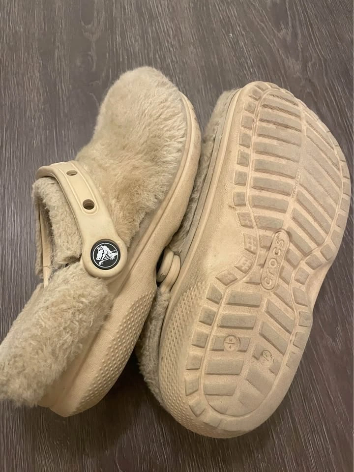 Crocs Fuzzy Lined Clogs – M4 / W6 - photo 3