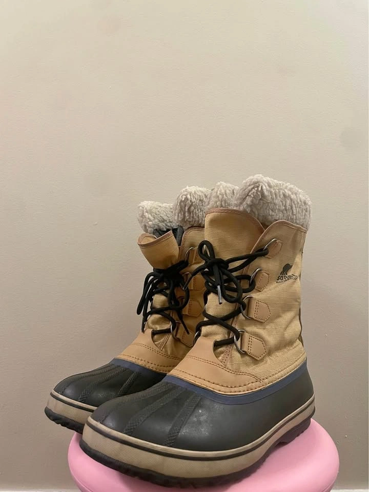 SOREL Men’s Winter Boots – US 8