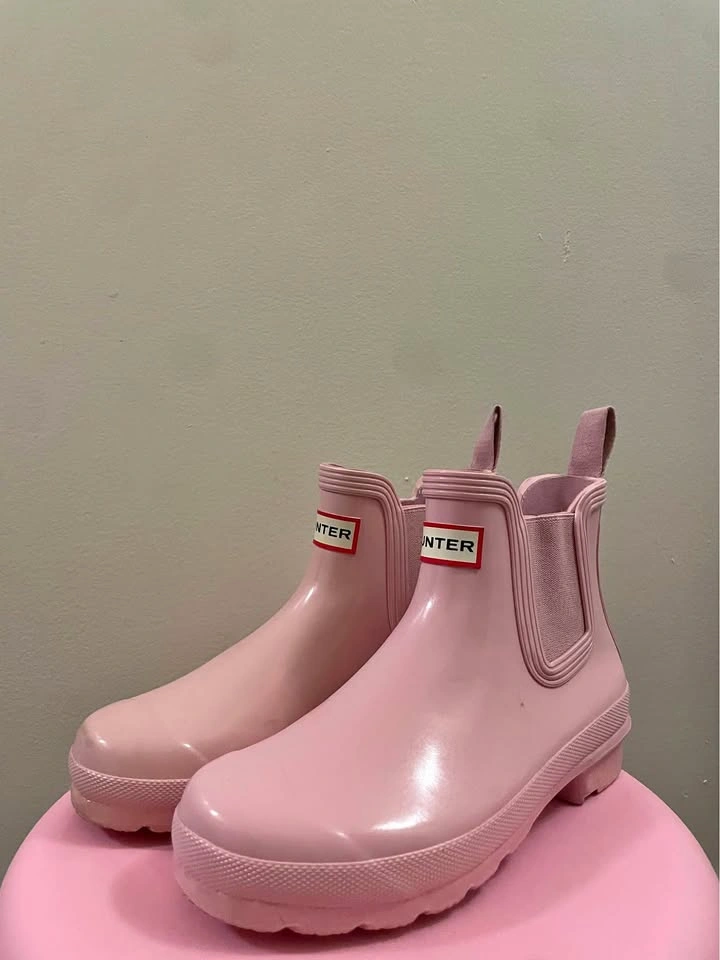 HUNTER Pink Chelsea Rain Boots – US 5