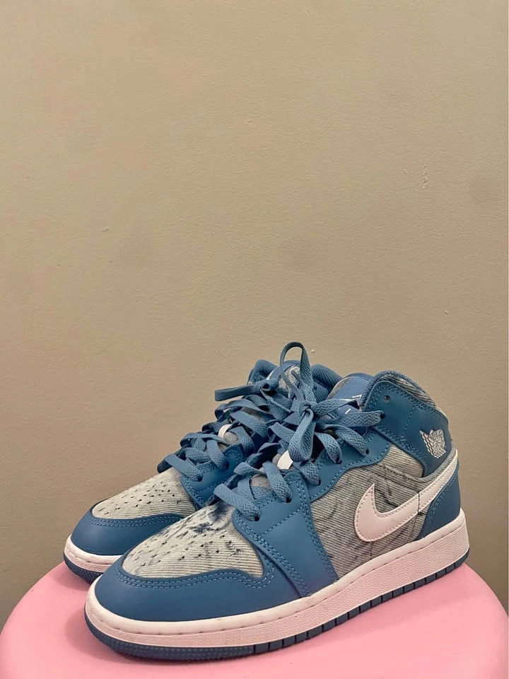 Brand new Nike Air Jordan 1 Mid SE GS Washed Denim US women’s 6