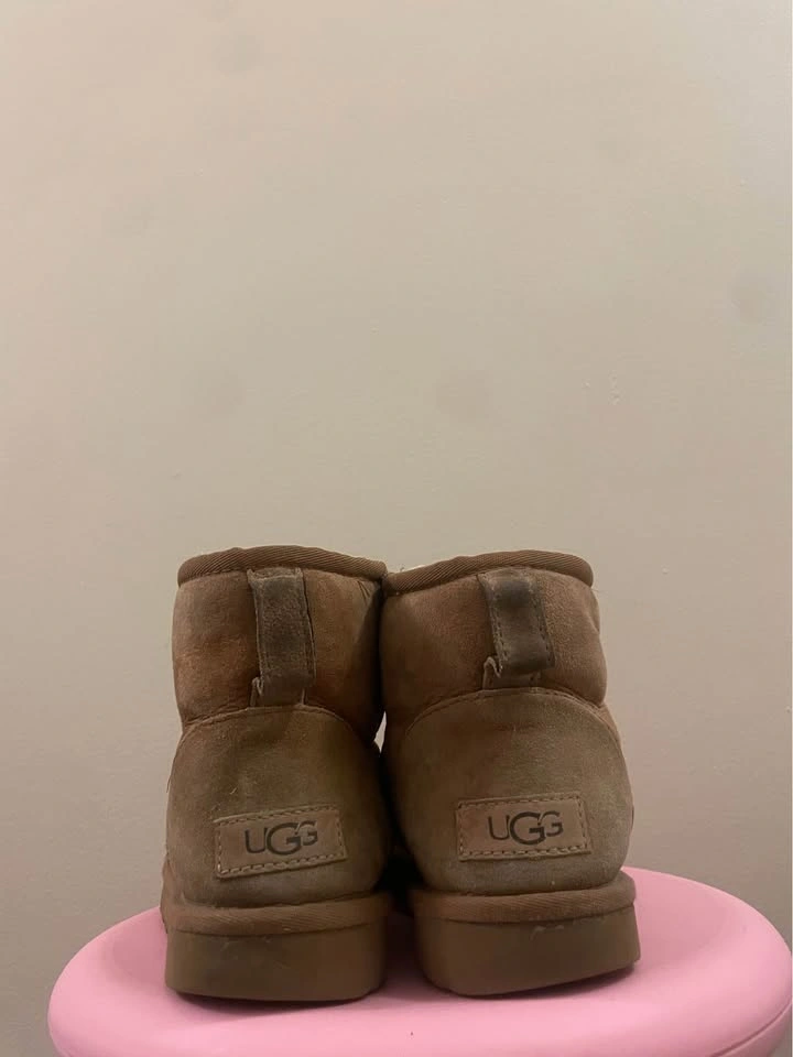 UGG Classic Mini Boots – Women’s US 6 - photo 2