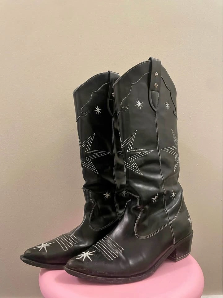 Black Western Cowboy Boots with Star Embroidery size US 6