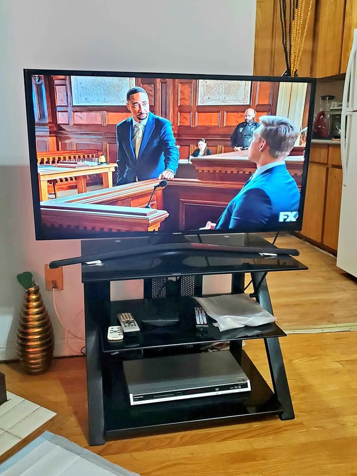 Entrainment Stand Black Moving Sale🧡