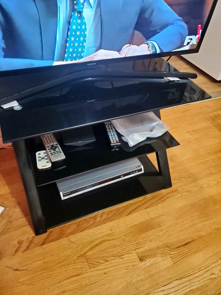 Entrainment Stand Black Moving Sale🧡 - photo 2