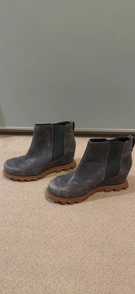Sorel Joan of Arctic Wedge II Chelsea Boots – Grey / Quarry Leat - photo 2