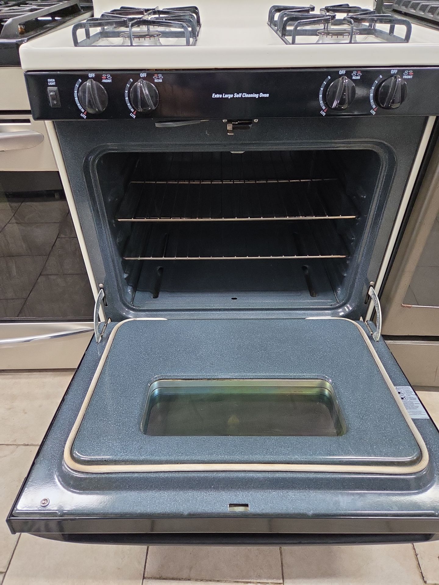 GE Spectra Gas Range Extra Large Self-Cleaning Oven - photo 3