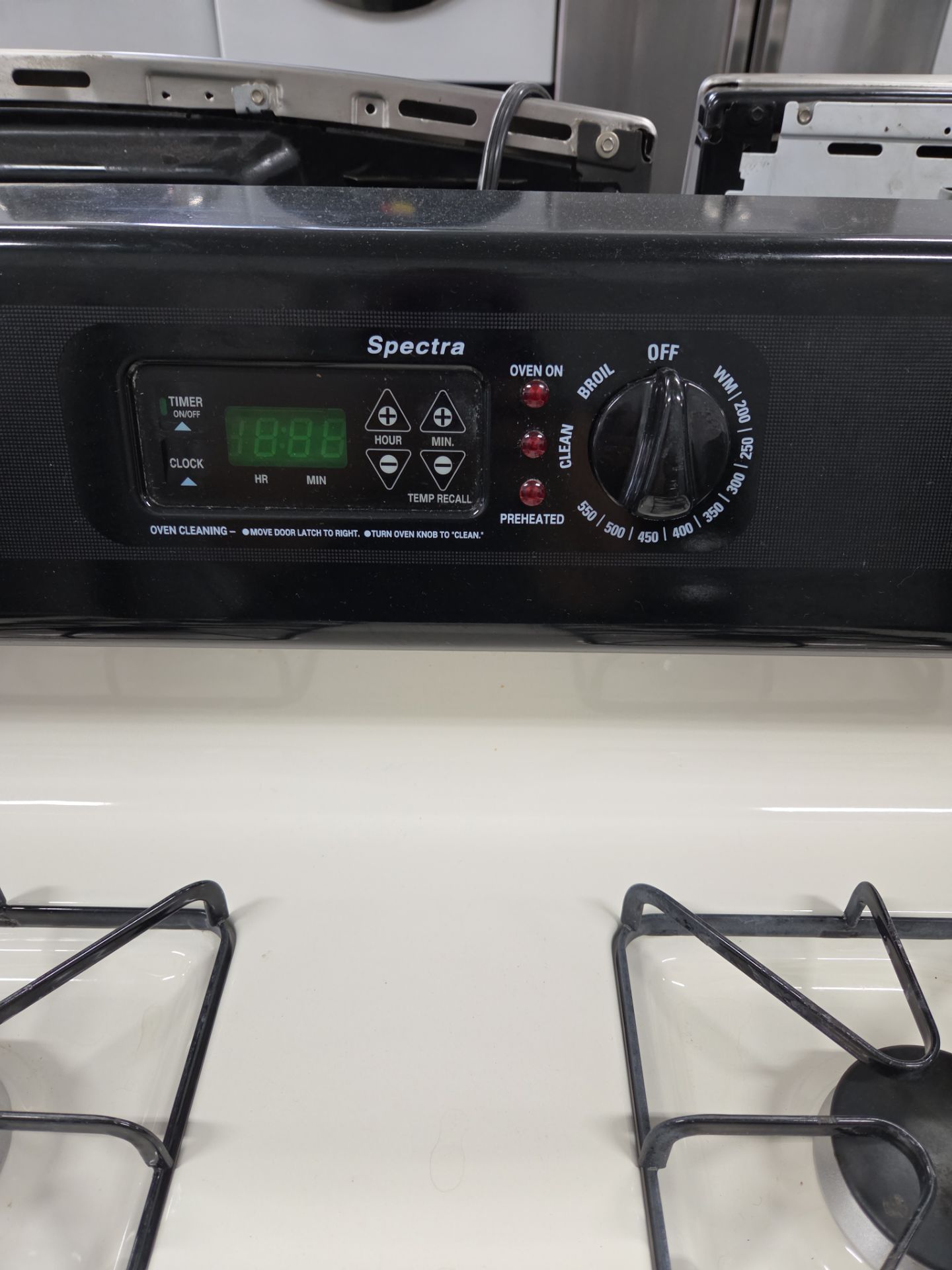 GE Spectra Gas Range Extra Large Self-Cleaning Oven - photo 4