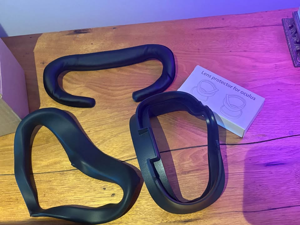 Oculus Quest Two VR headset with accessories! - photo 3