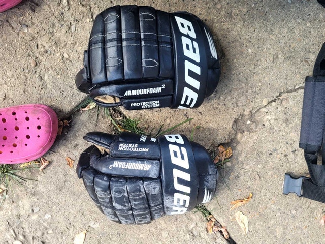 Bauer Hockey Gloves