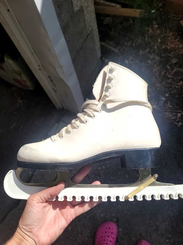 Bauer Ladies Figure Skates Size 8 - photo 2