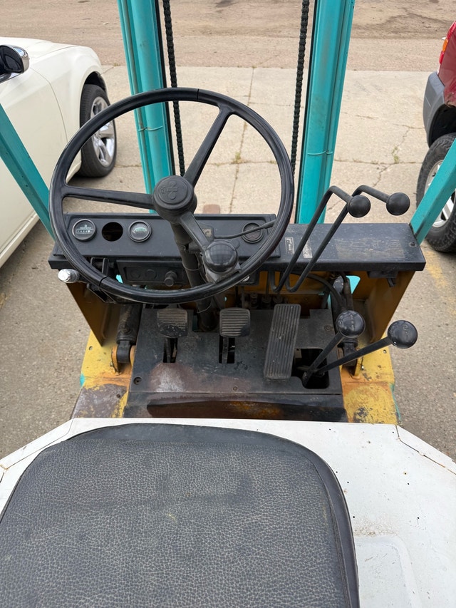 Komatsu FG150 Forklift - photo 3