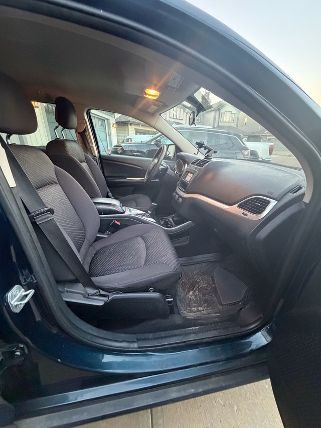 Selling 2013 Dodge Journey - photo 3