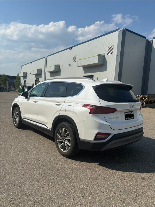 2019 Hyundai Santa Fe Preferred AWD – Low Mileage - photo 3