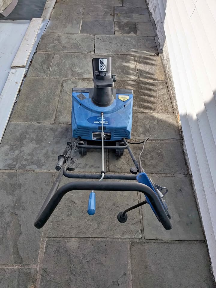 Snow Joe Electric Snow blower