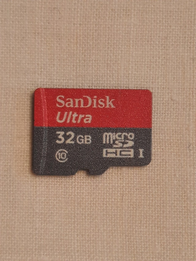 Genuine SunDisk 32GB microSD red/grey - photo 2